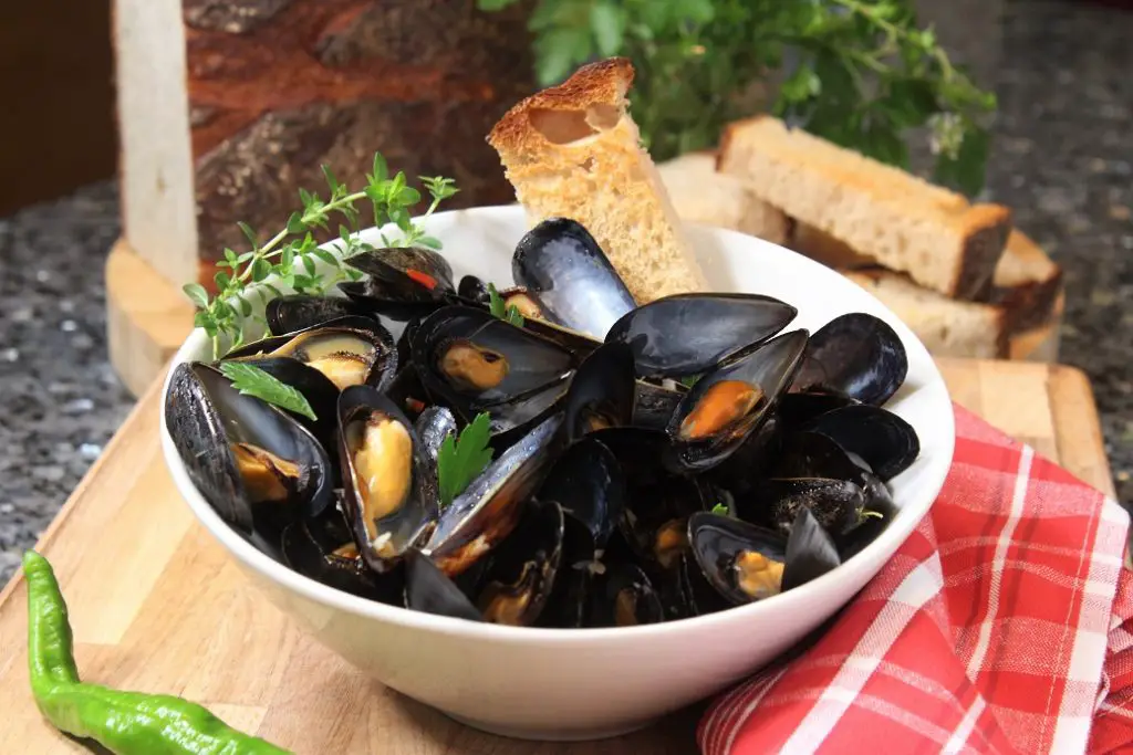 Steamed Mussels in White Wine Recipe